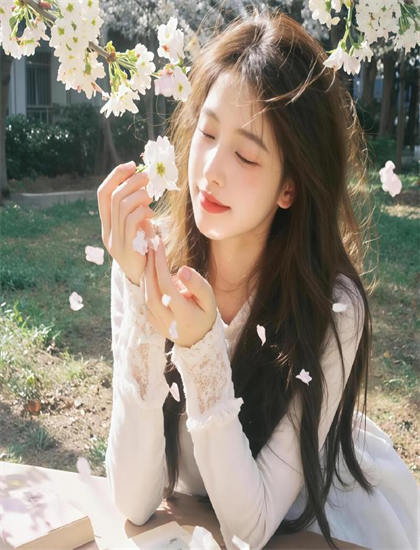 温暖的弦速看版美学价值分析：艺术美感与审美特征探讨